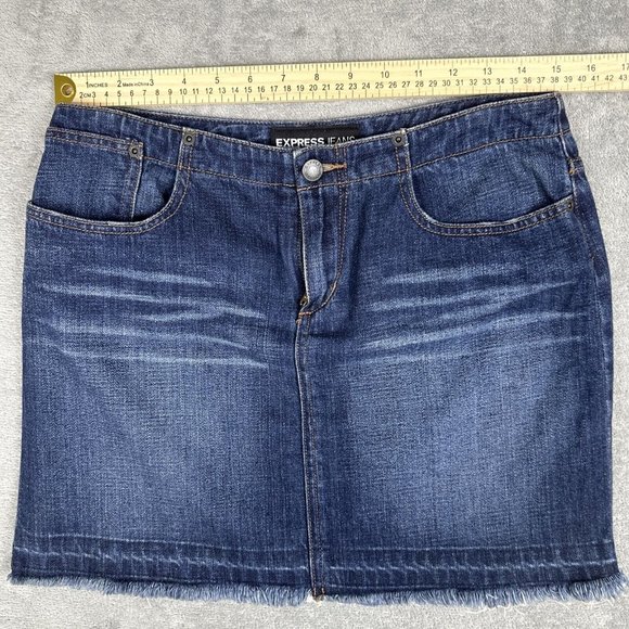 Express Brand distressed Denim Jean Skirt Size 5/6 Frayed Edges‎ hem - Picture 3 of 4